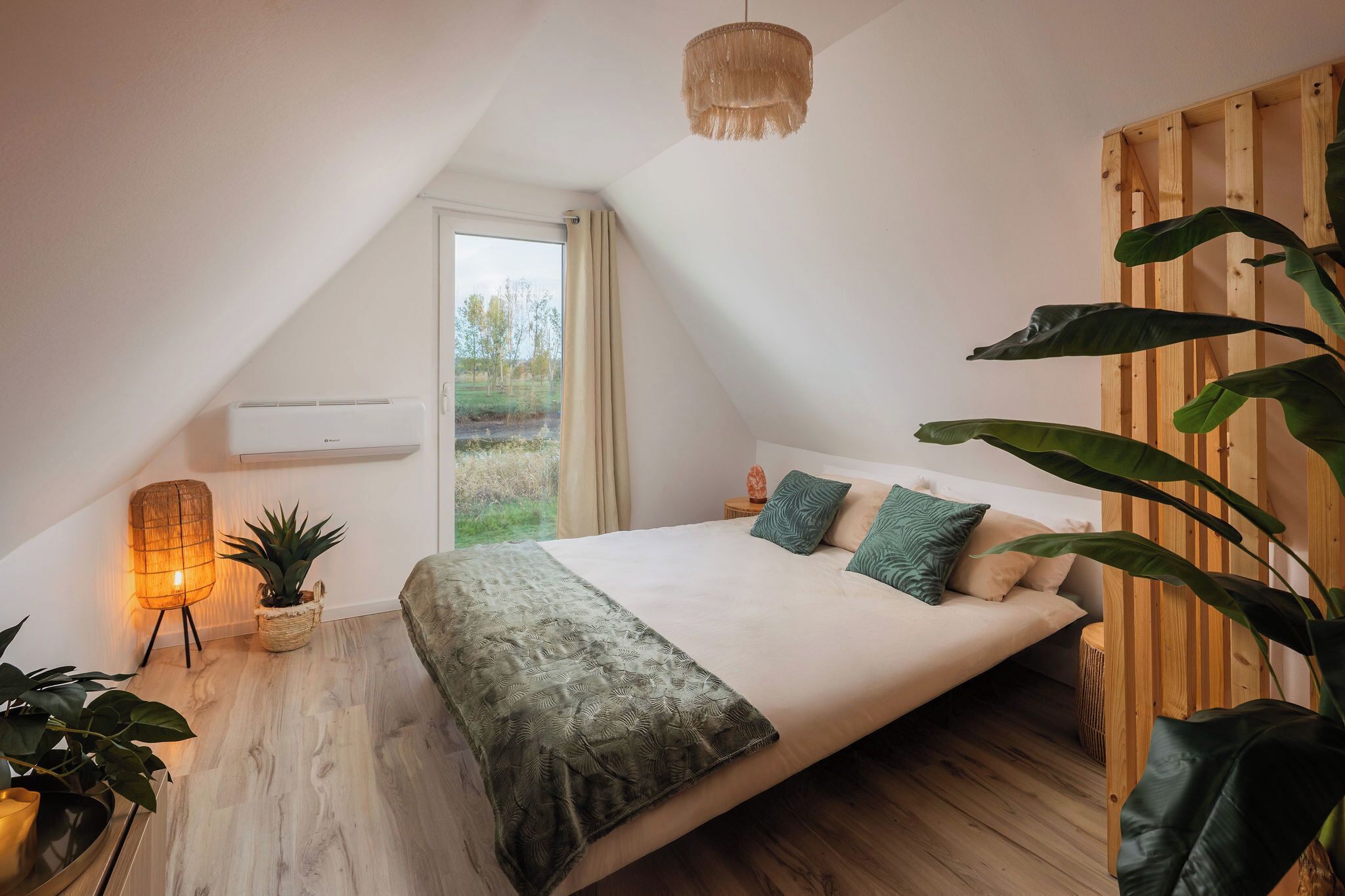 2 bedrooms, in-room safe, iron/ironing board, free WiFi