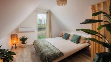 2 bedrooms, in-room safe, iron/ironing board, free WiFi