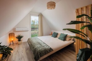 2 bedrooms, in-room safe, iron/ironing board, free WiFi - Cozy home with private hot tub and garden with campfire - Pet friendly! (Hajdúszoboszló)