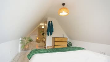 2 bedrooms, in-room safe, iron/ironing board, free WiFi