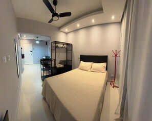 1 bedroom, desk, free WiFi, bed sheets