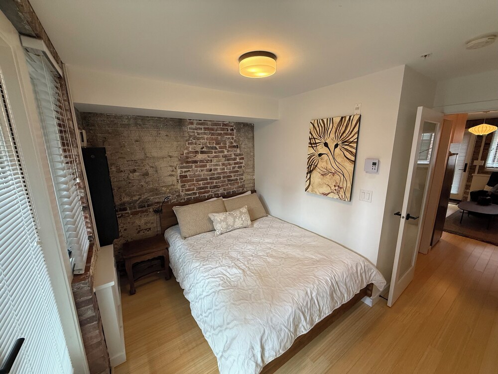 Trendy condo in downtown core. - Victoria | Vrbo - Trendy Downtown Condos