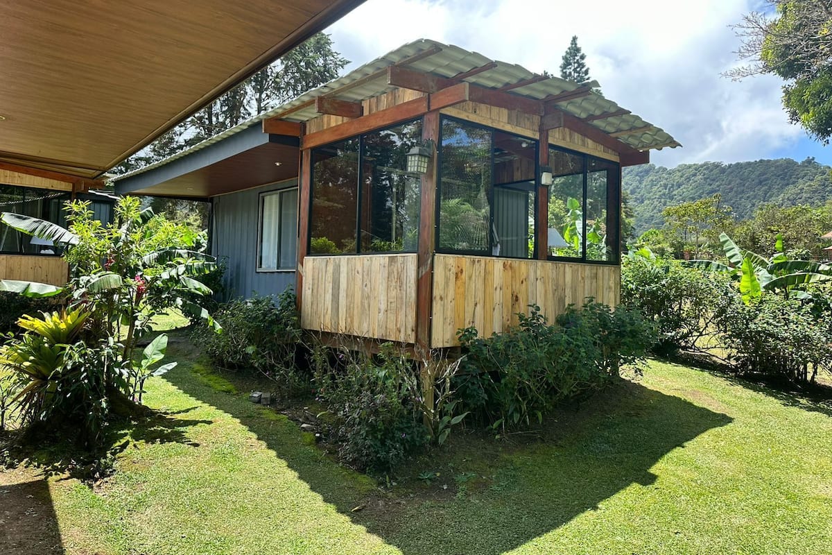 Panoramic-Vierbettzimmer, Balkon, Bergblick | Aussenbereich