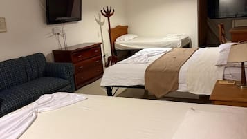 Escritorio, espacio para trabajar con laptop y wifi gratis