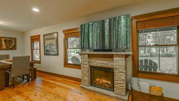 Cabin, Multiple Beds, Patio (Spotted Bear Cabin) | Interior