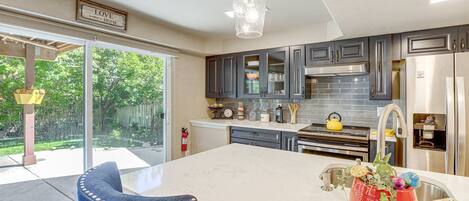 Mikrowelle, Ofen, Herdplatte, Geschirrspüler