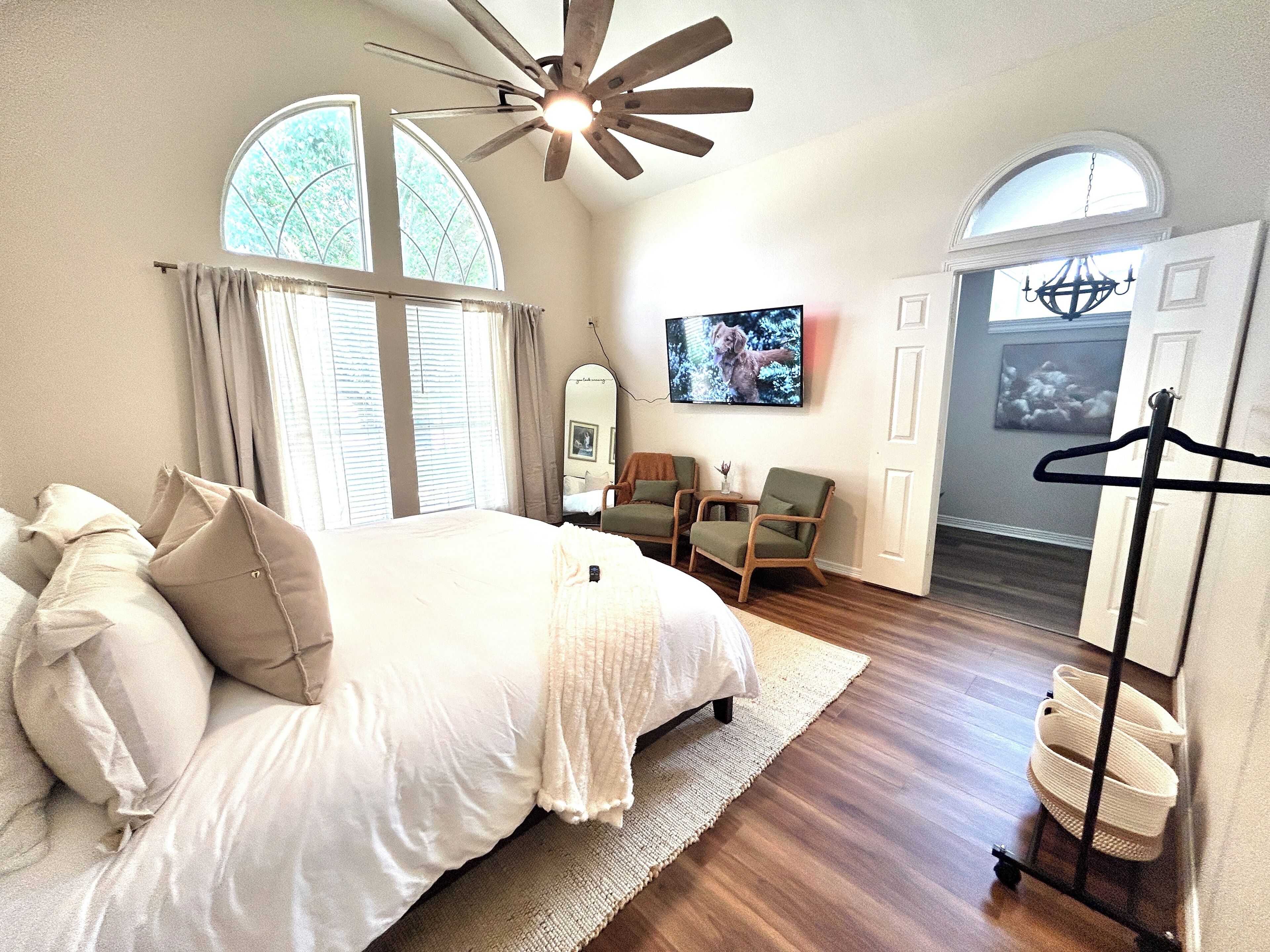 3 多间卧室、办公桌、熨斗/熨衣板、旅行婴儿床