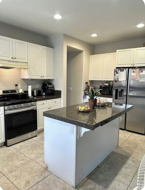 Mikrowelle, Ofen, Herdplatte, Geschirrspüler