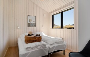 3 bedrooms, travel crib, free WiFi - Lovely home in Stege with sauna (Stege)