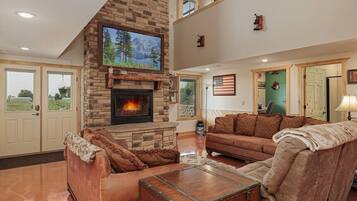 TV, fireplace