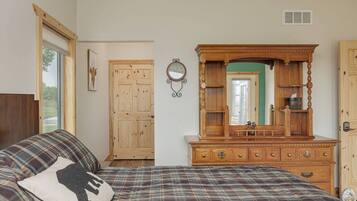 1 bedroom, bed sheets