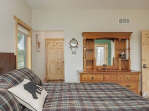 1 bedroom, bed sheets