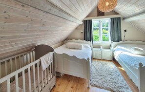 3 bedrooms, travel crib, free WiFi