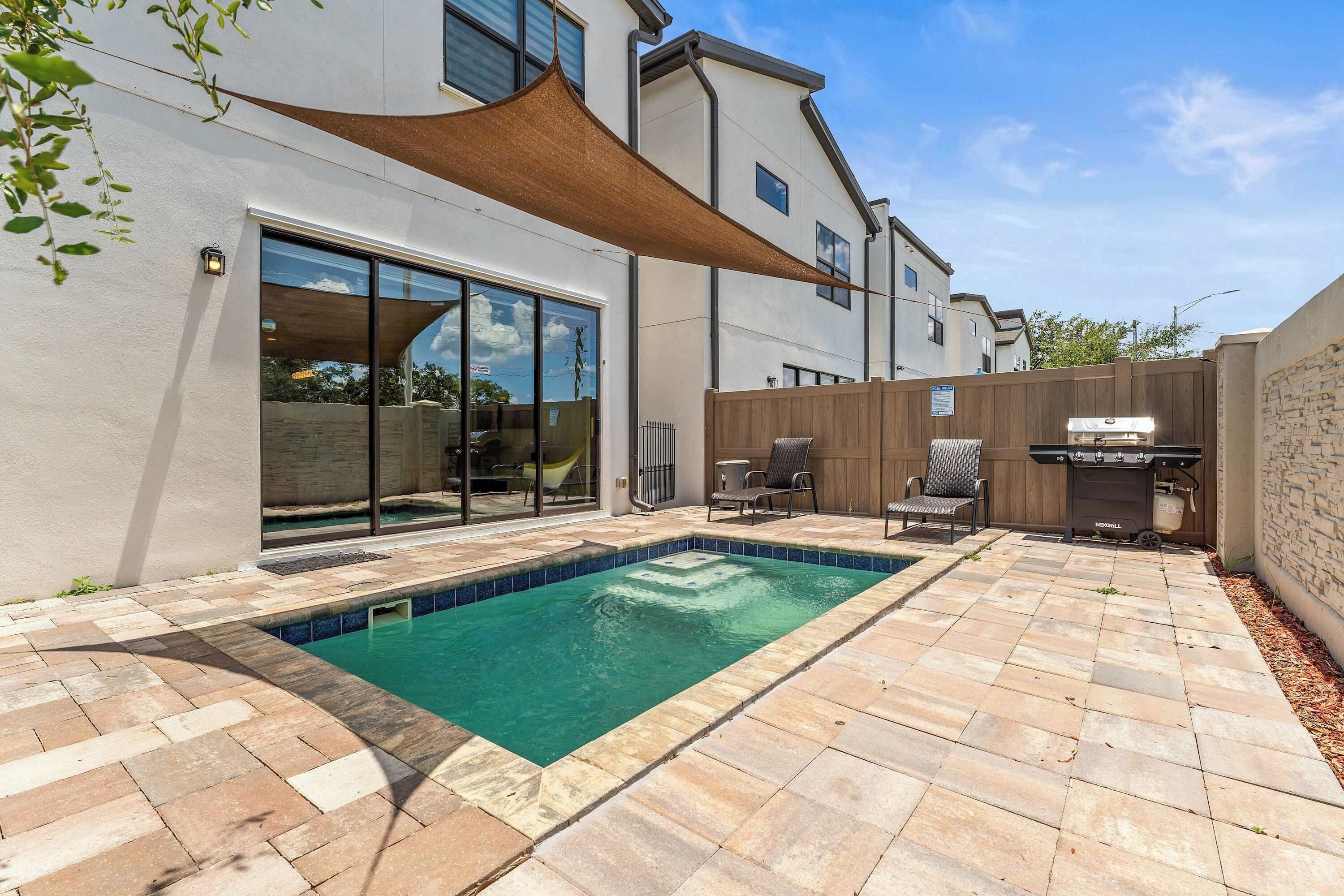 Outdoor pool, sun loungers