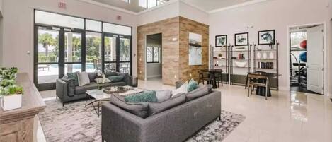 獨棟房屋, 多張床, 可使用泳池, 泳池景觀 (Chic Villa Domani Retreat) | 起居區 | 42-吋平面電視,提供數位頻道