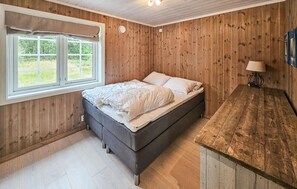 4 bedrooms, travel cot, free WiFi
