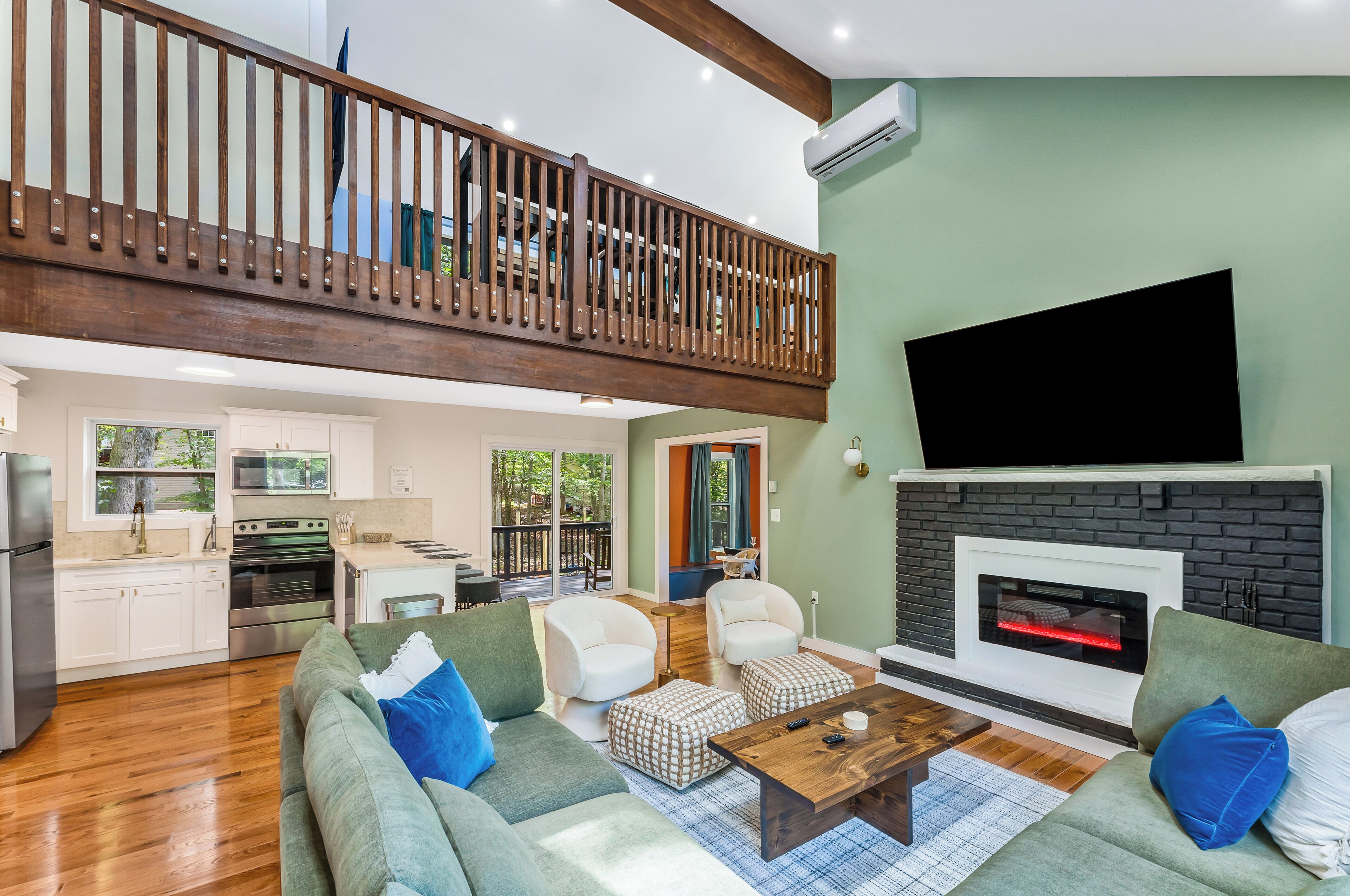 TV, fireplace