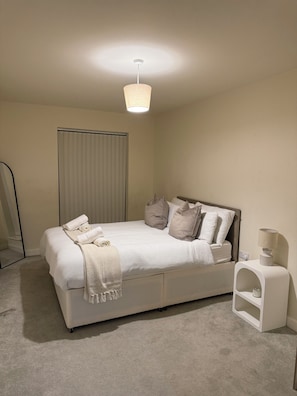 2 habitaciones, tabla de planchar con plancha, wifi y ropa de cama