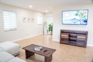 Interior - Lovely 3-bedroom house with pool in vibrant Miami (Miami)