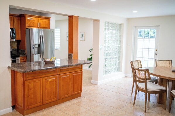 Dining - Lovely 3-bedroom house with pool in vibrant Miami (Miami)