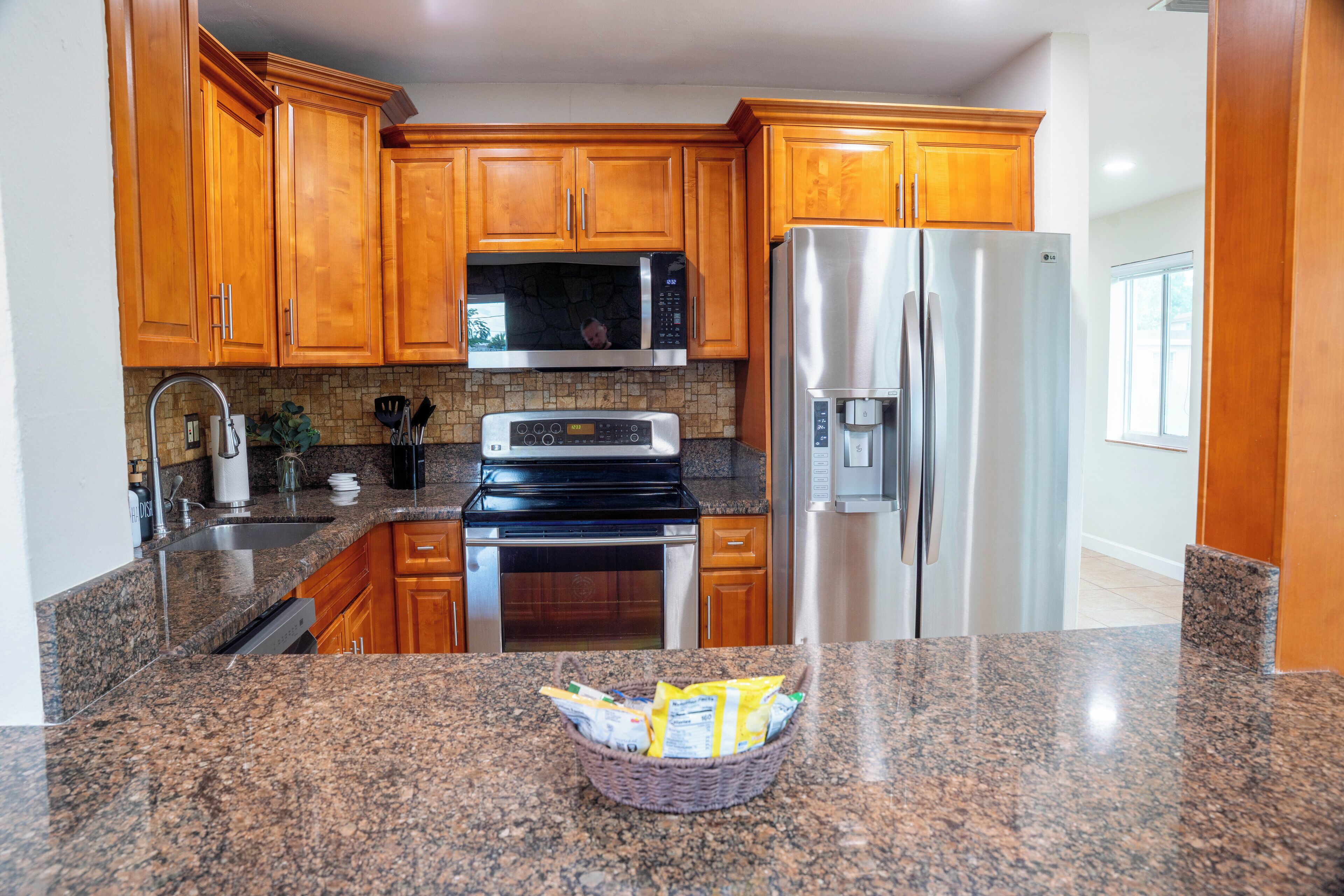 冰箱、微波炉、烤箱、炉灶