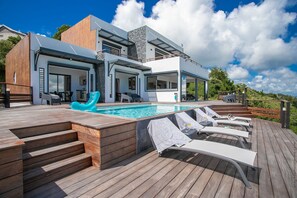 A heated pool - Luxury villa for 10 with amazing views (Le Diamant)