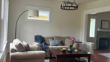 Televisión y chimenea