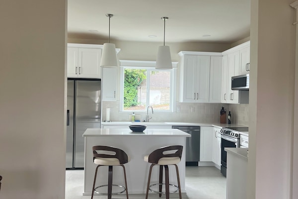 Microondas, horno, parrilla de estufa y lavavajillas