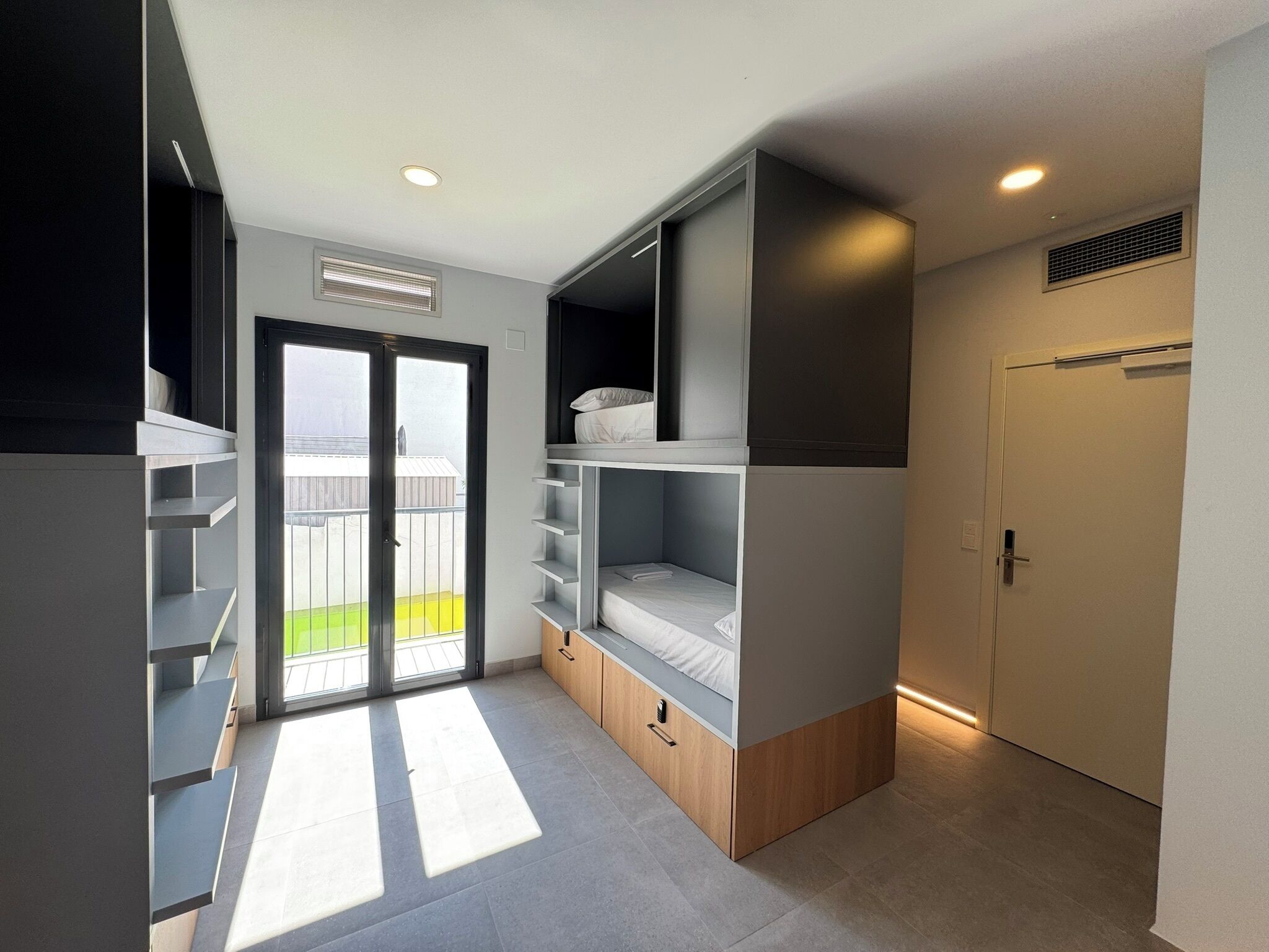 16 slaapkamers, een strijkplank/strijkijzer, gratis wifi, beddengoed