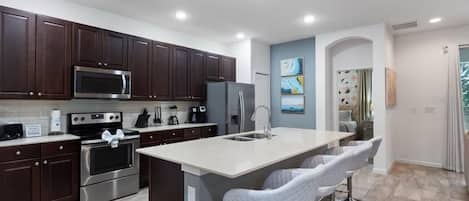 Microonde, forno, piano cottura, lavastoviglie