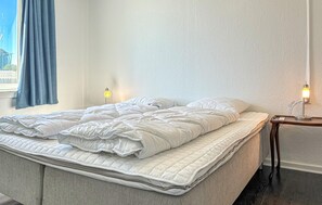 2 bedrooms, travel cot, free WiFi