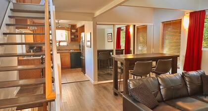 Oceanview Retreat – Walk to Beach, Dog-Friendly