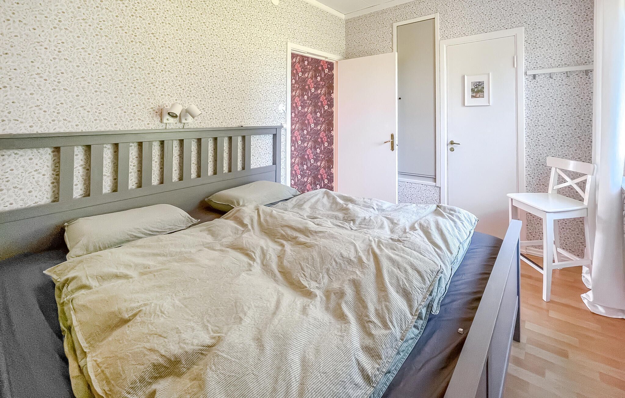 5 bedrooms, travel cot, free WiFi