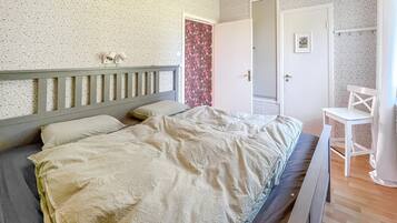 5 bedrooms, travel cot, free WiFi