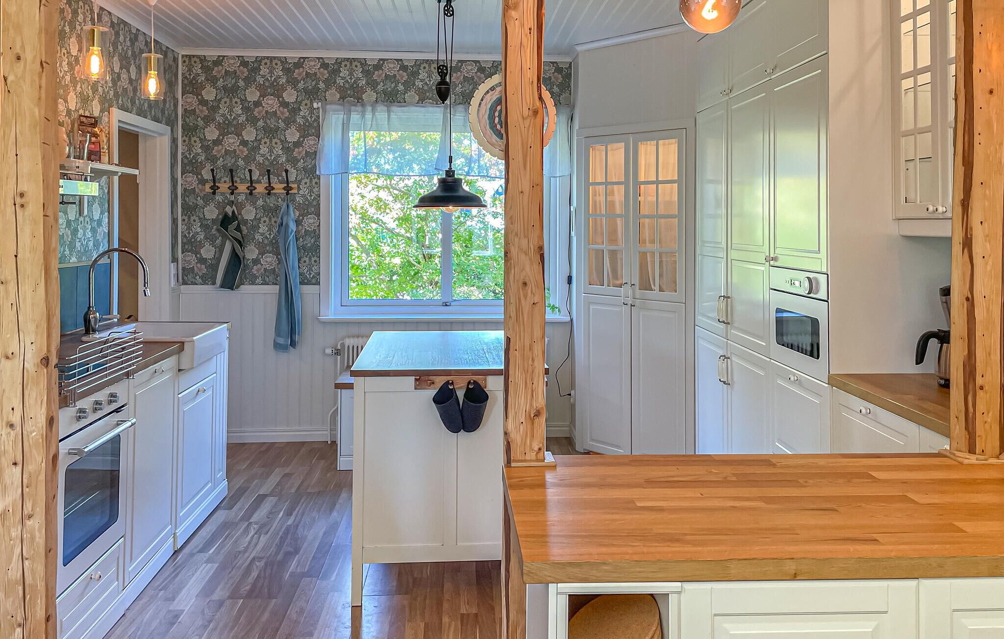 Kjøleskap, ovn, kokeplater og oppvaskmaskin