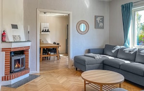 Smart TV, fireplace, video game console - 5 bedroom lovely home in Värnamo (Värnamo)