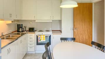 Fridge, stovetop, coffee/tea maker