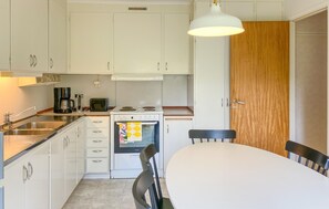 Fridge, stovetop, coffee/tea maker