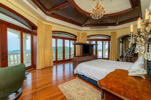 10 slaapkamers, een strijkplank/strijkijzer, internet, beddengoed