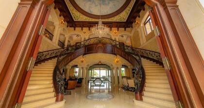 Casa Garmus 10 bdrs ocean views in Los Suenos