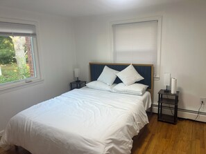 3 bedrooms, iron/ironing board, free WiFi, bed sheets - Charming 3-bedroom apartment in South Portland, close to downtown. (South Portland)