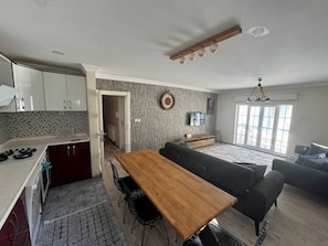 Family Villa, Pool View | Living area