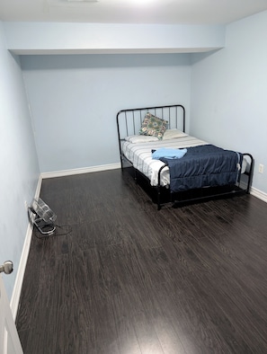 2 quartos, ferros/tábuas de passar roupa, Wi-Fi, roupa de cama