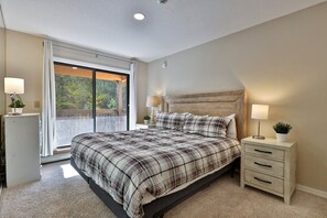 2 多间卧室、熨斗/熨衣板、免费 WiFi、床单