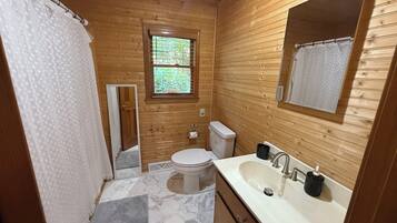 Doccia, asciugamani, sapone, carta igienica