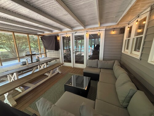 Lake Hartwell, Deep Water, 20min from Clemson, Two Story Dock, Fire Pit