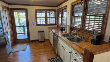 Mikrobølgeovn, ovn, kogeplade, opvaskemaskine