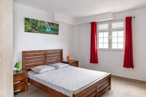 2 bedrooms, free WiFi, bed sheets - Elegant T3 with pool and panoramic view (Case-Pilote)