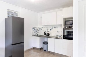 Fridge, microwave, oven, cookware/dishes/utensils