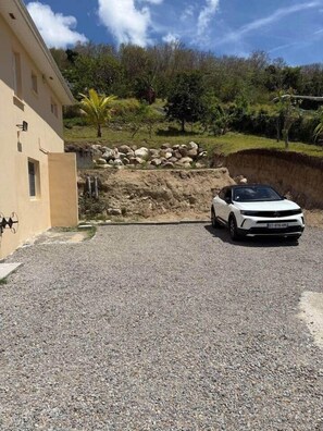 Property grounds - Elegant T3 with pool and panoramic view (Case-Pilote)